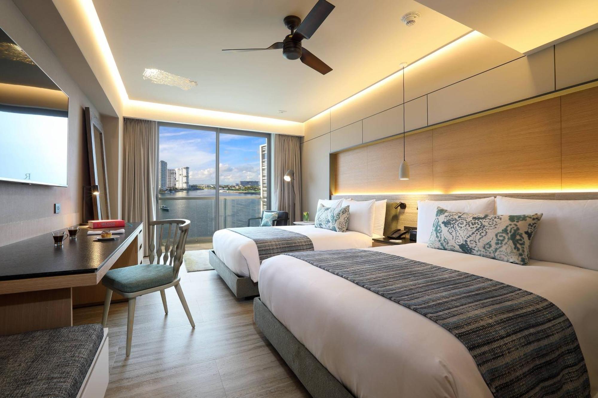 Renaissance & Marina 5*