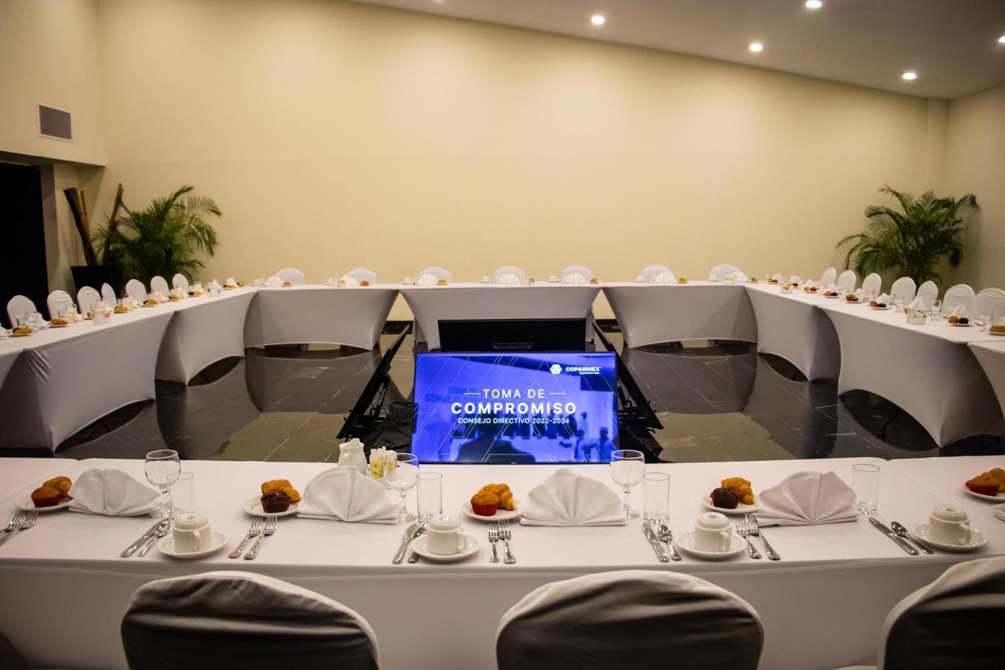 Smart The Urban Oasis Hotel 4*