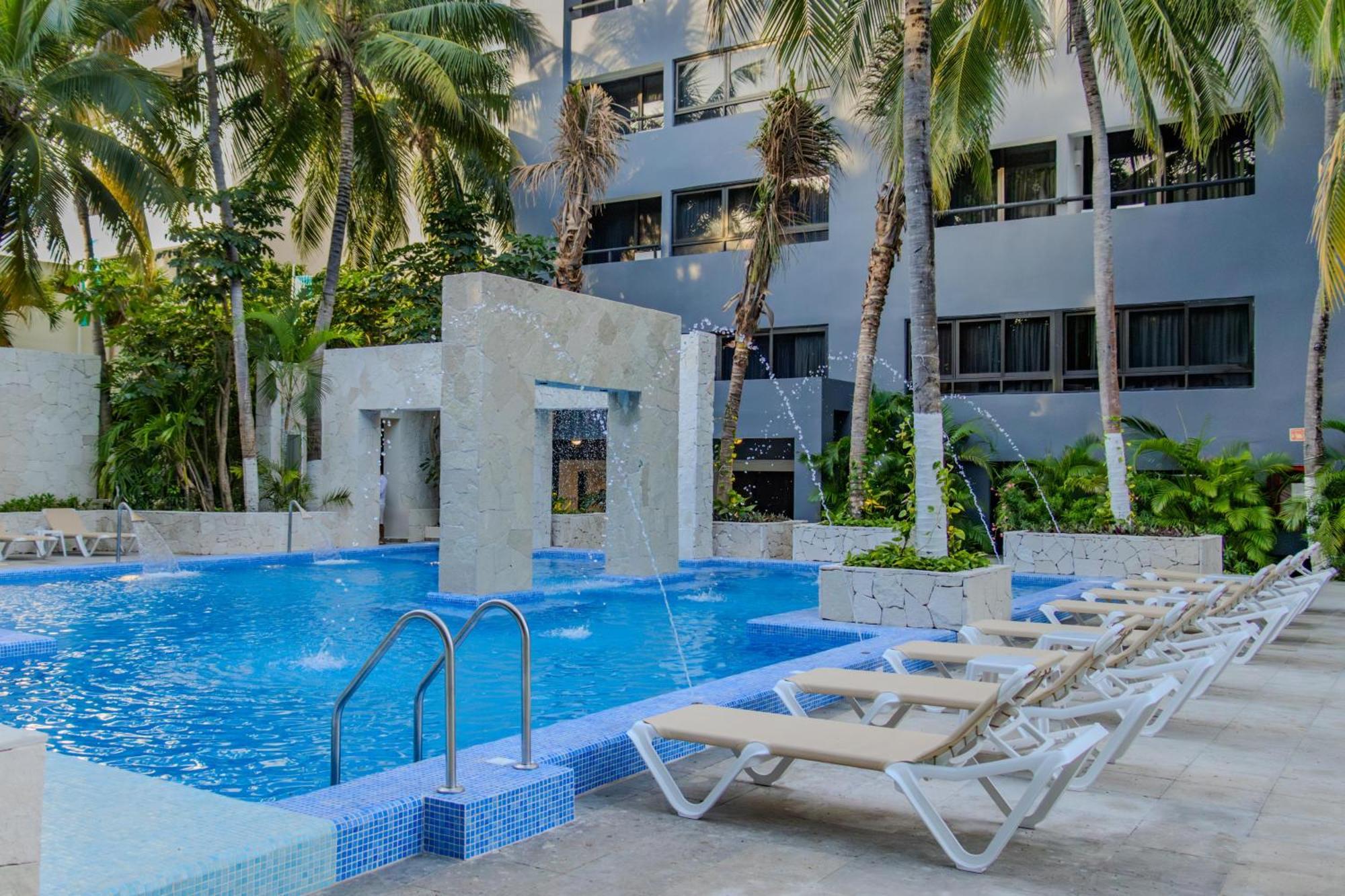 Smart The Urban Oasis Hotel 4*