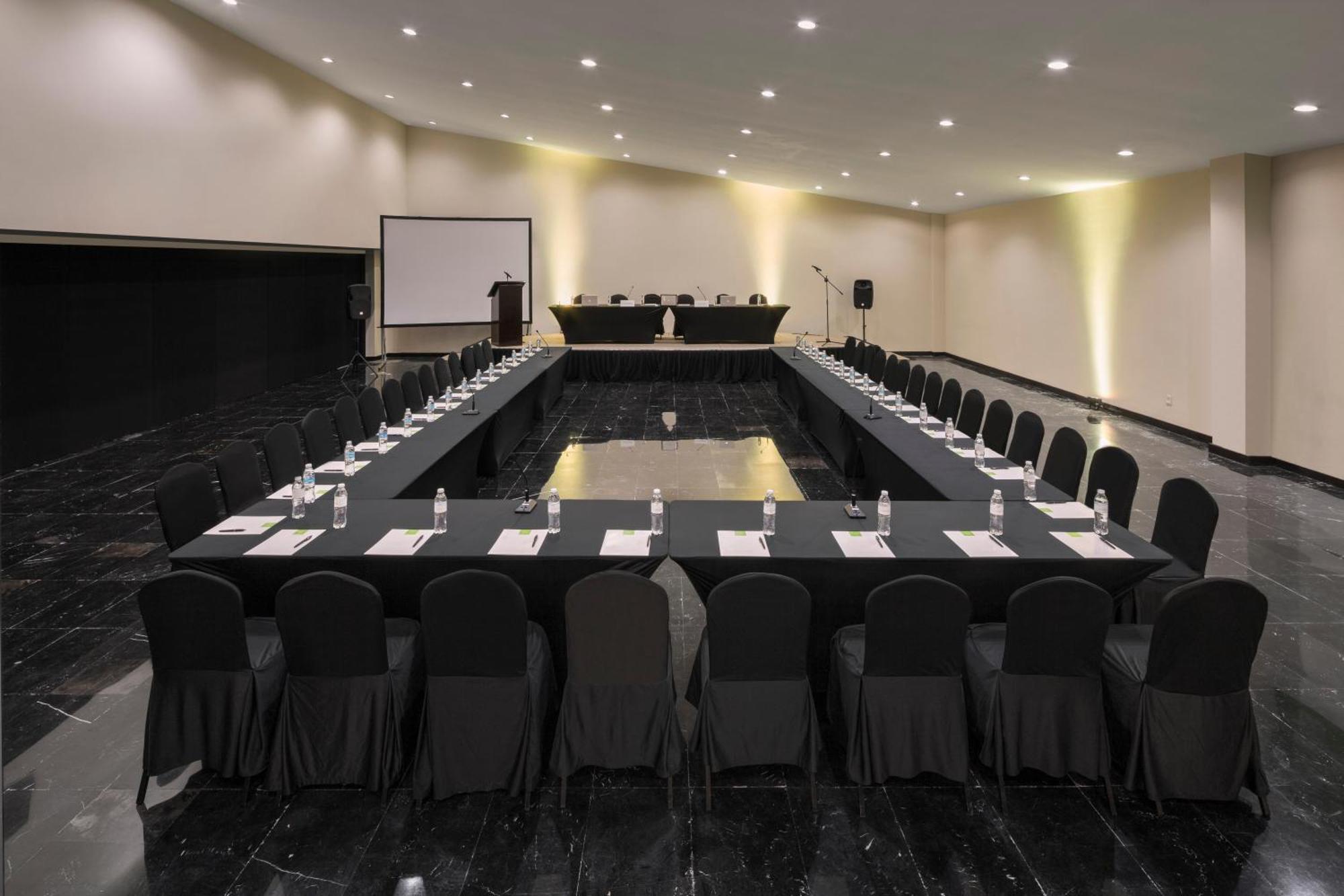 Hotel Smart The Urban Oasis 4*