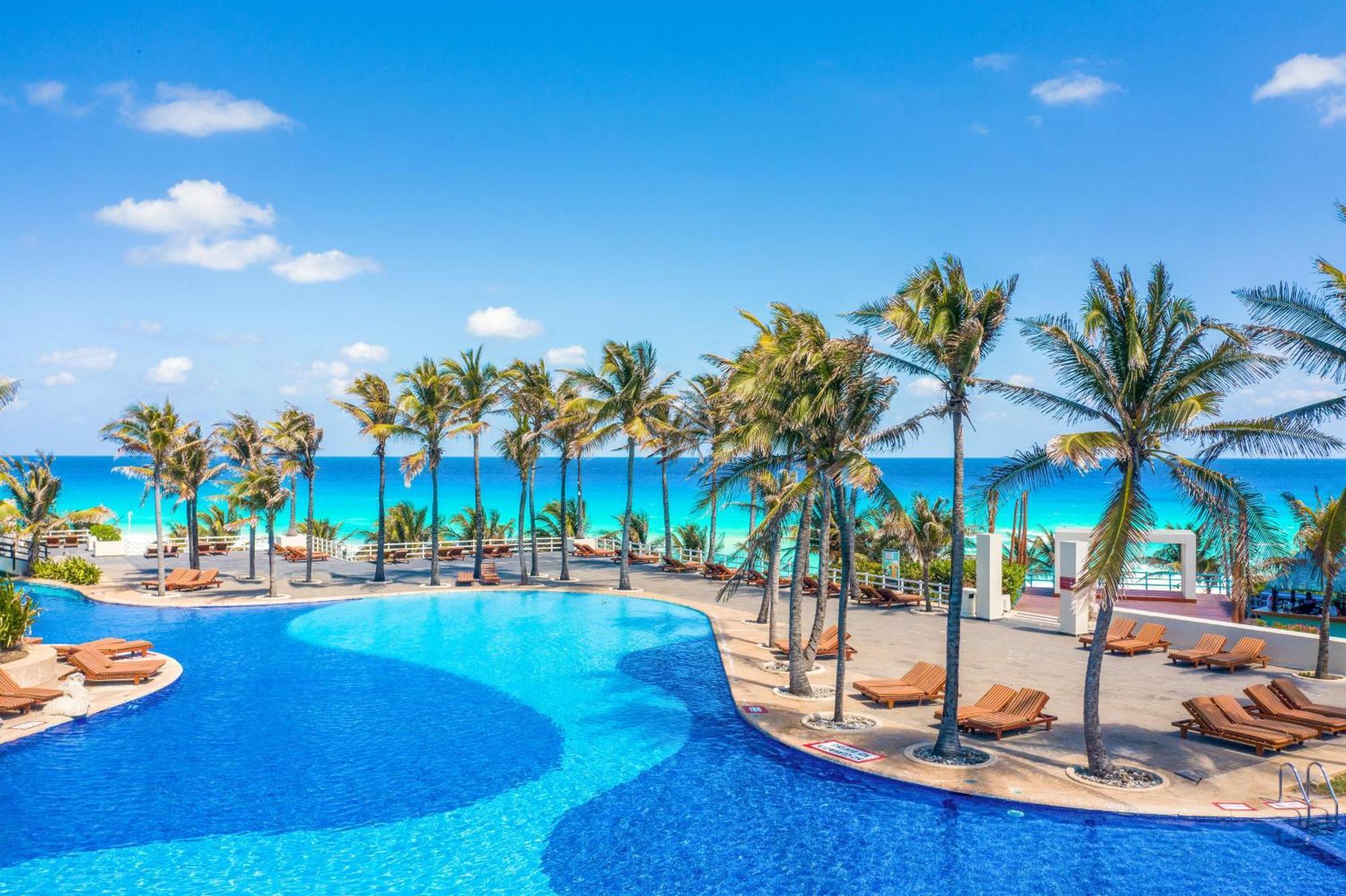 The Pyramid By Oasis Cancún