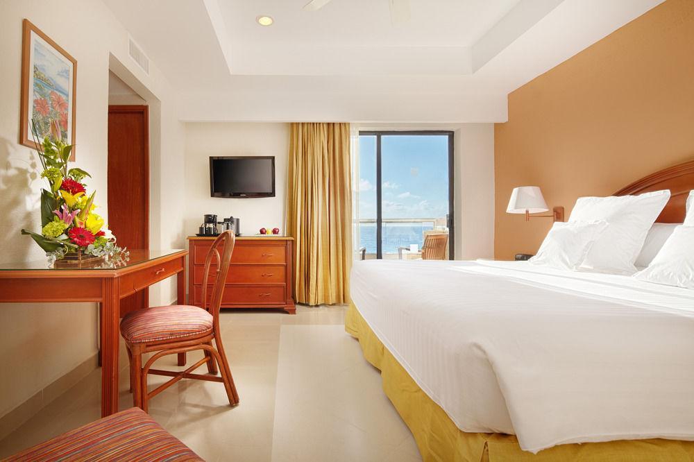 Resort Occidental Tucancún -
