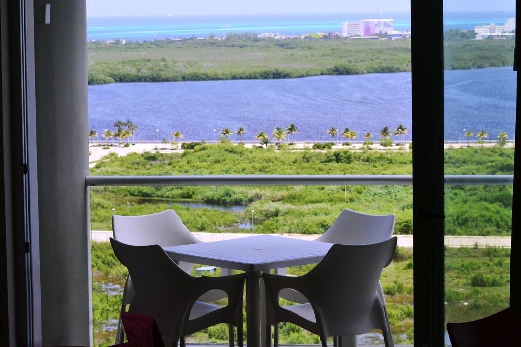 Malecon Americas Torre Montevideo Cancún