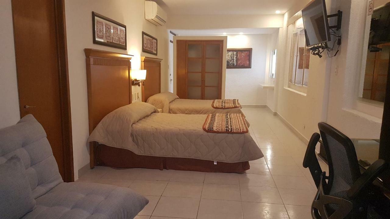 Y Nader Hotel 3*