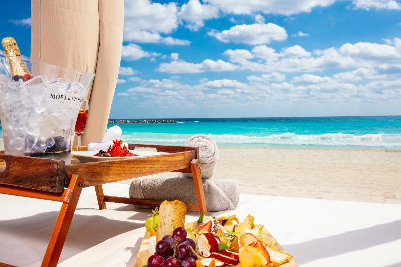 Krystal Hotel Cancún