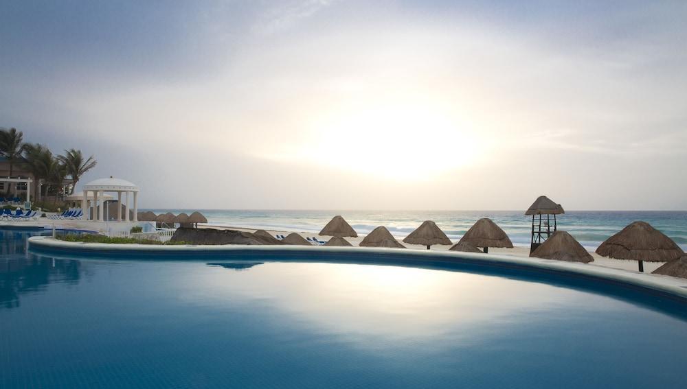 Hotel Golden Parnassus Cancún
