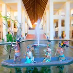 Royal Club Grand Xcaret Resorta