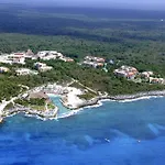 Royal Club Grand Xcaret Resorta