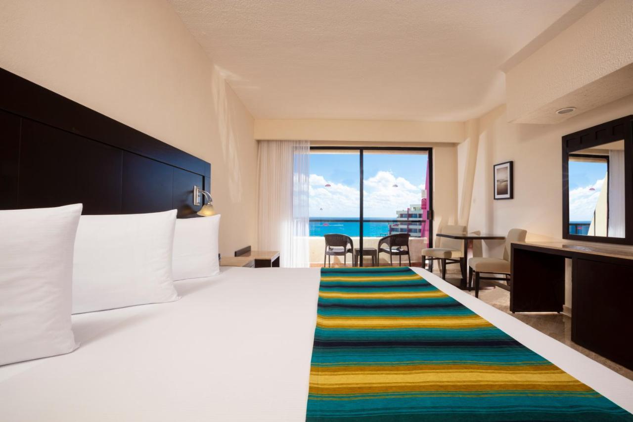 Crown Paradise Club Cancún