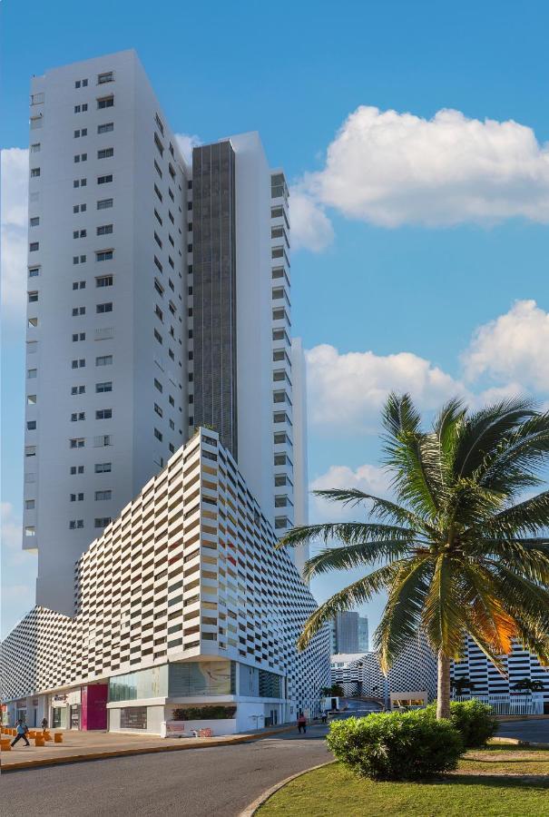 Malecon Hotel Cancún