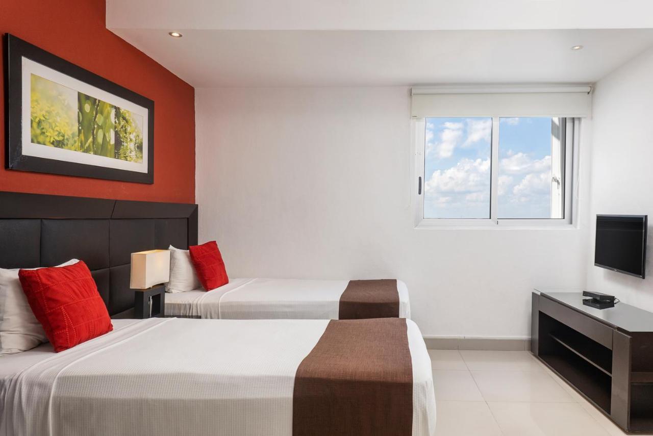 Malecon Hotel Cancún