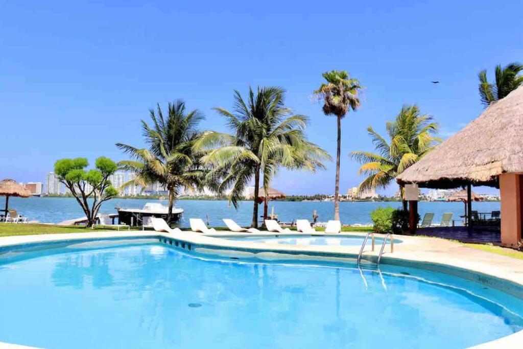 Prime Lagoonfront In Zone - Walk To Beaches & Nightlife Apartamento