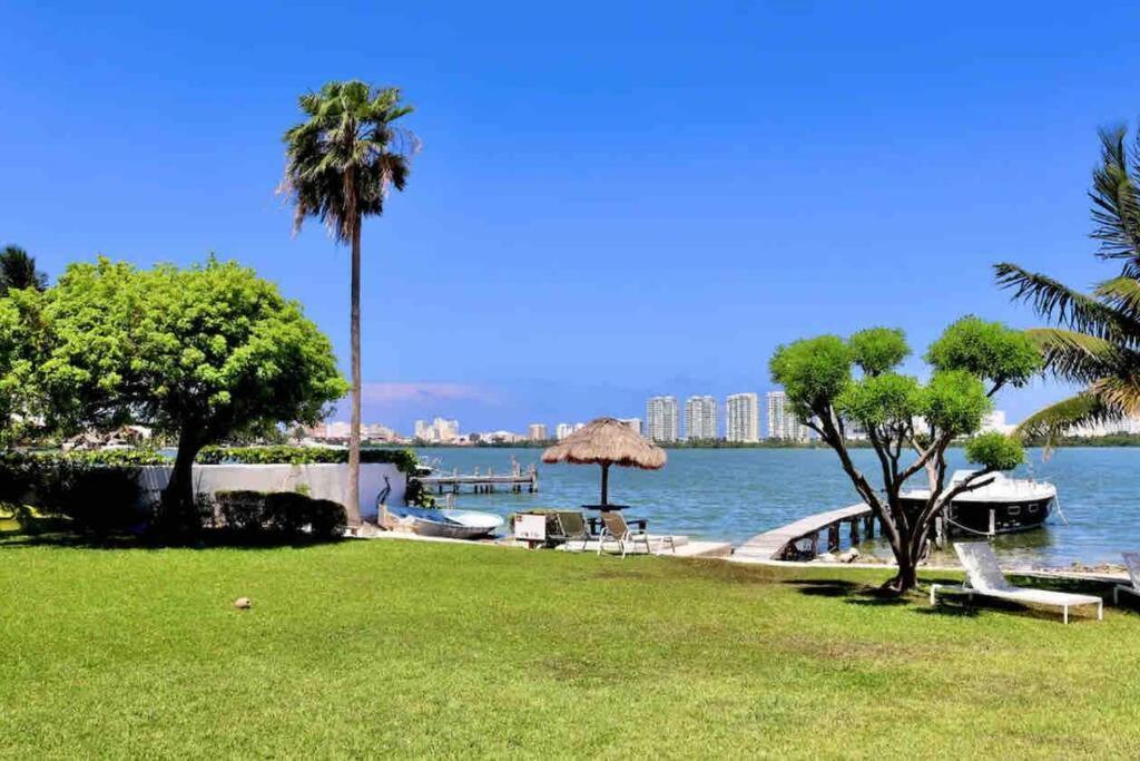 Prime Lagoonfront In Zone - Walk To Beaches & Nightlife Cancún