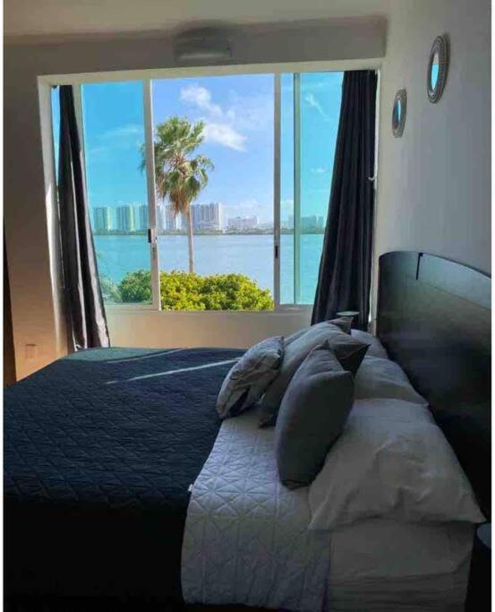 Prime Lagoonfront In Zone - Walk To Beaches & Nightlife Apartamento
