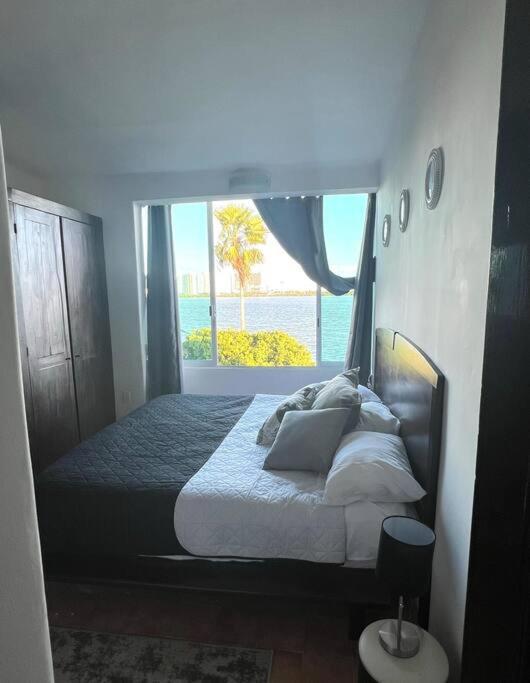 Prime Lagoonfront In Zone - Walk To Beaches & Nightlife Apartamento