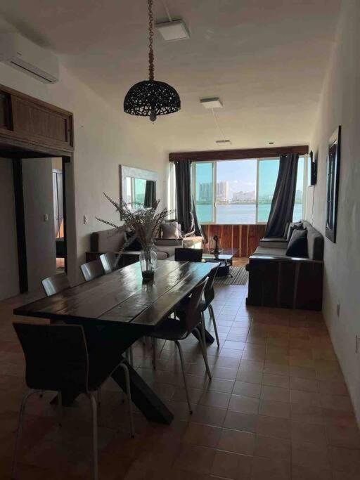 Prime Lagoonfront In Zone - Walk To Beaches & Nightlife Apartamento