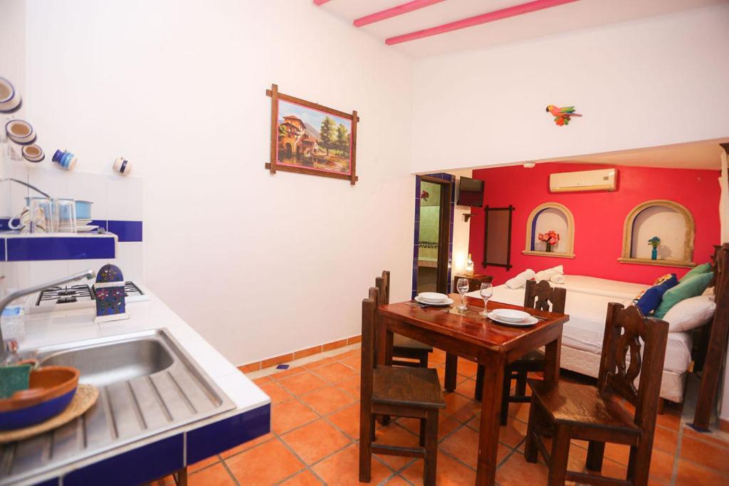 Hotel Ikaro Colonial
