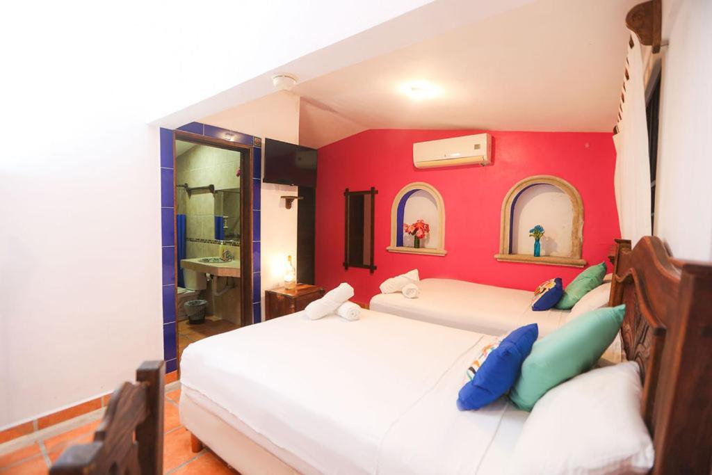 Hotel Ikaro Colonial