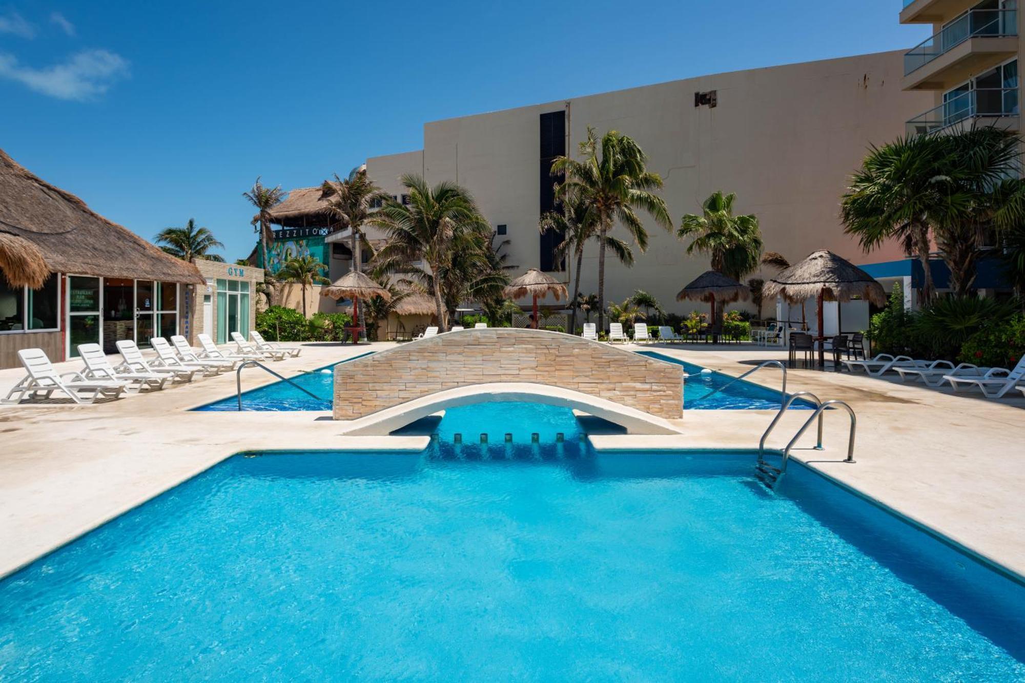 Beachfront At Salvia * Cancún