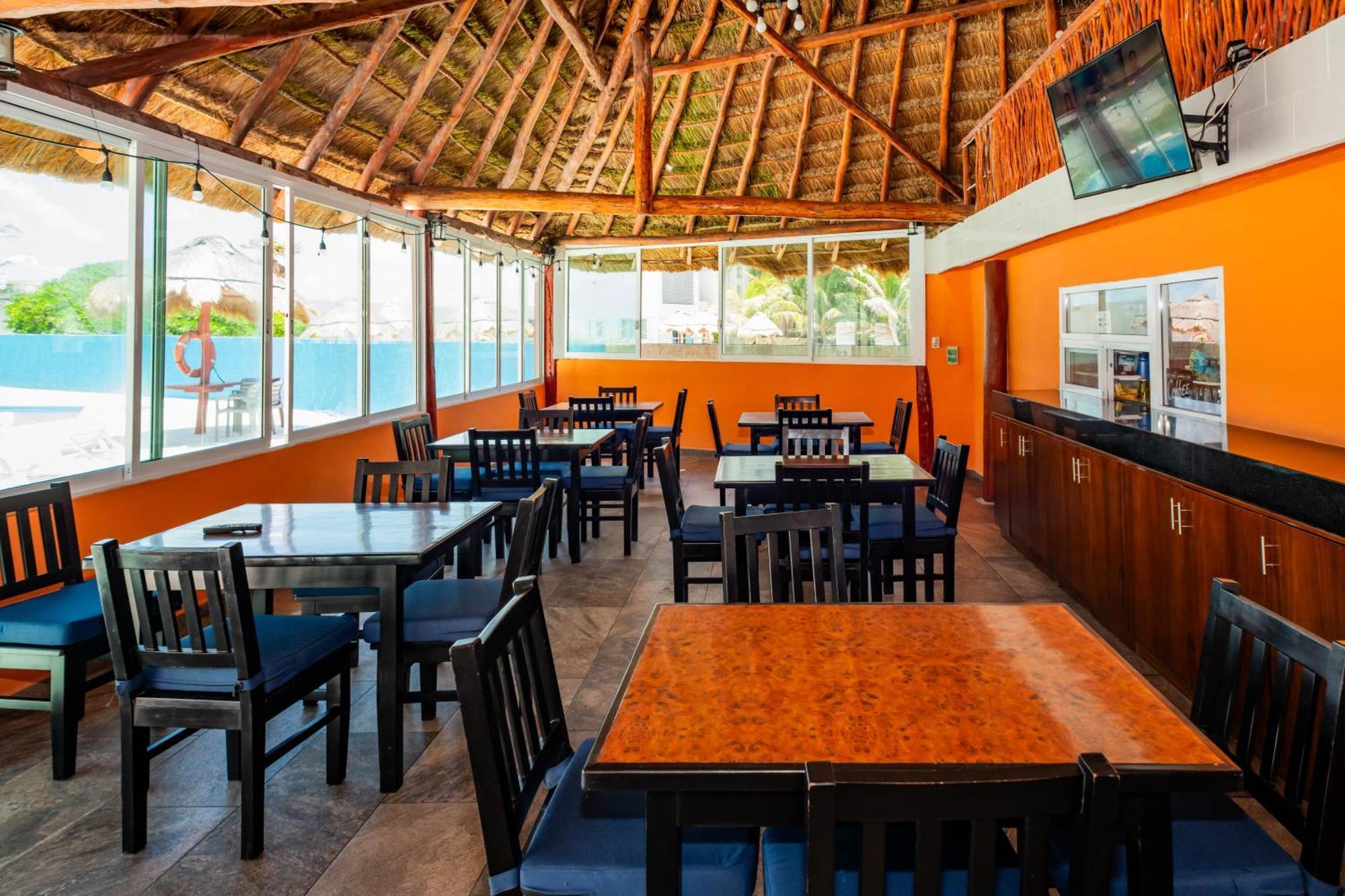Beachfront At Salvia Apartahotel