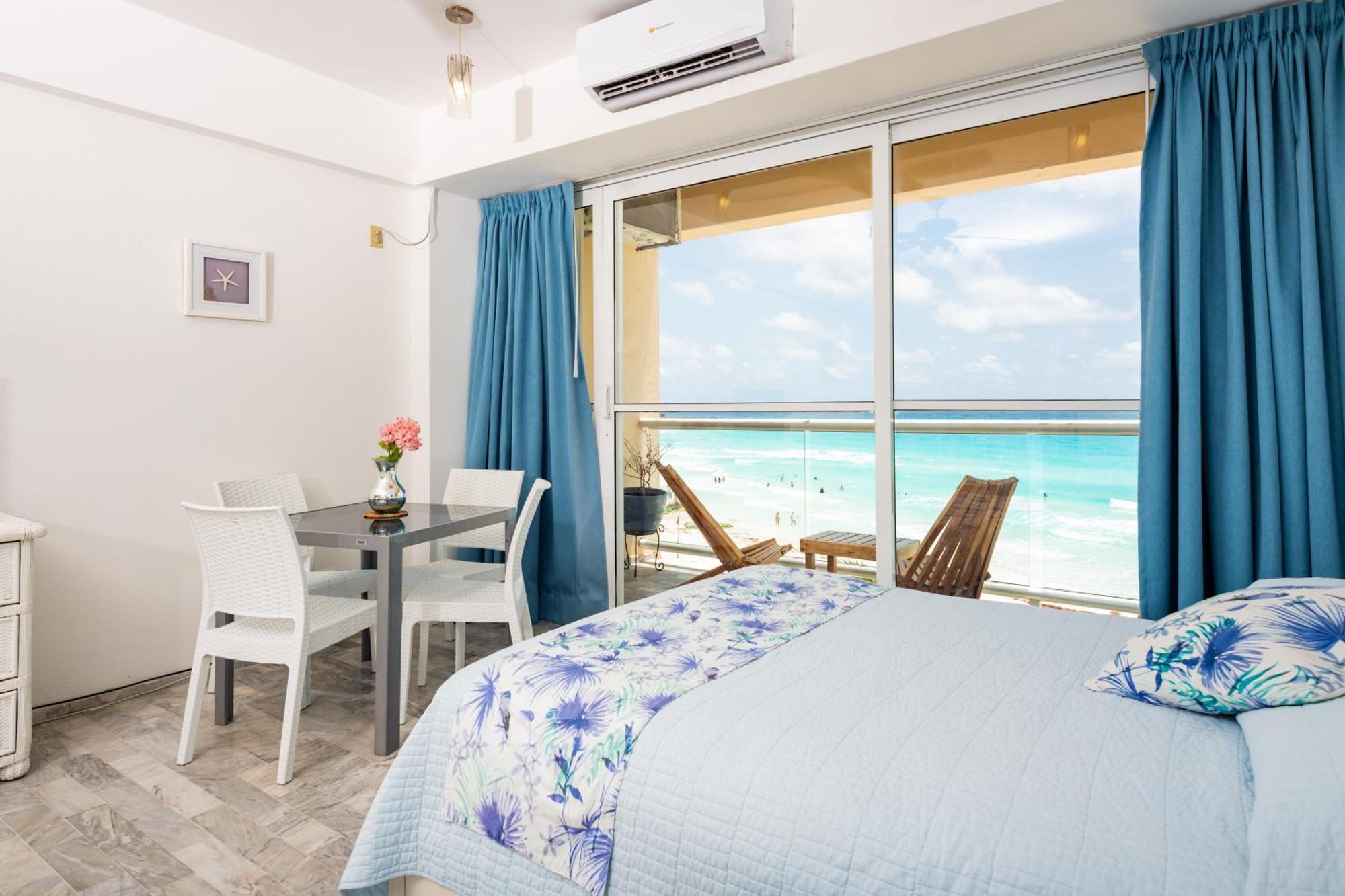 Beachfront At Salvia Apartahotel *