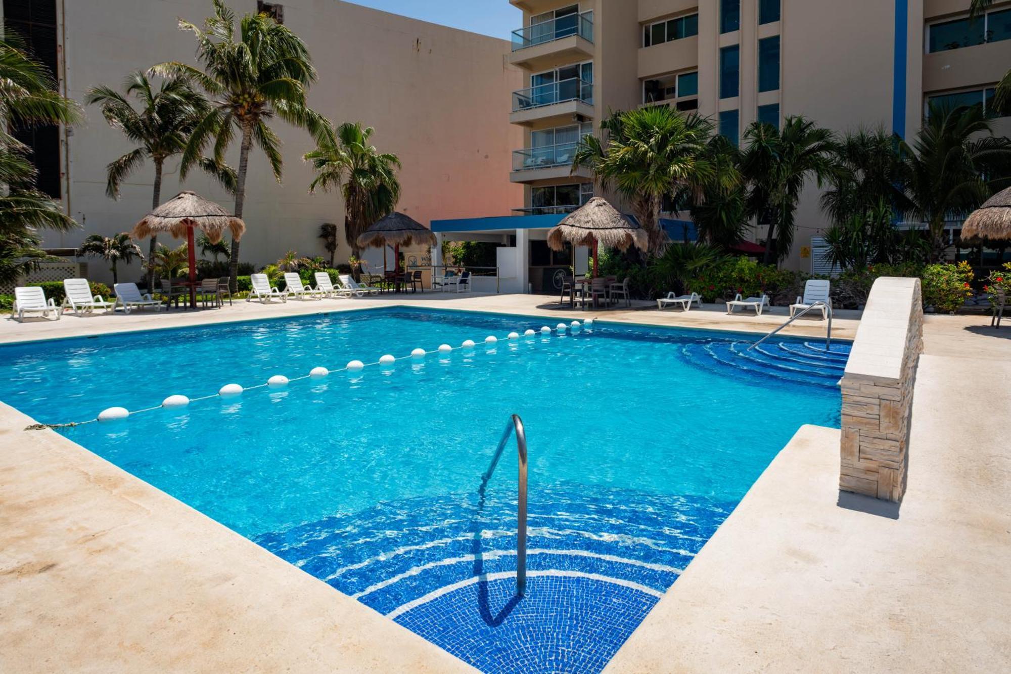 Beachfront At Salvia Apartahotel