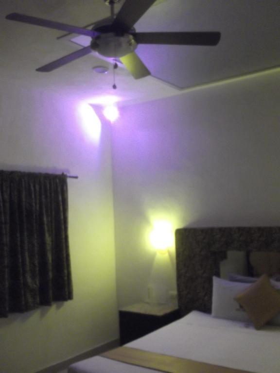 Hotel del amor Del Rey