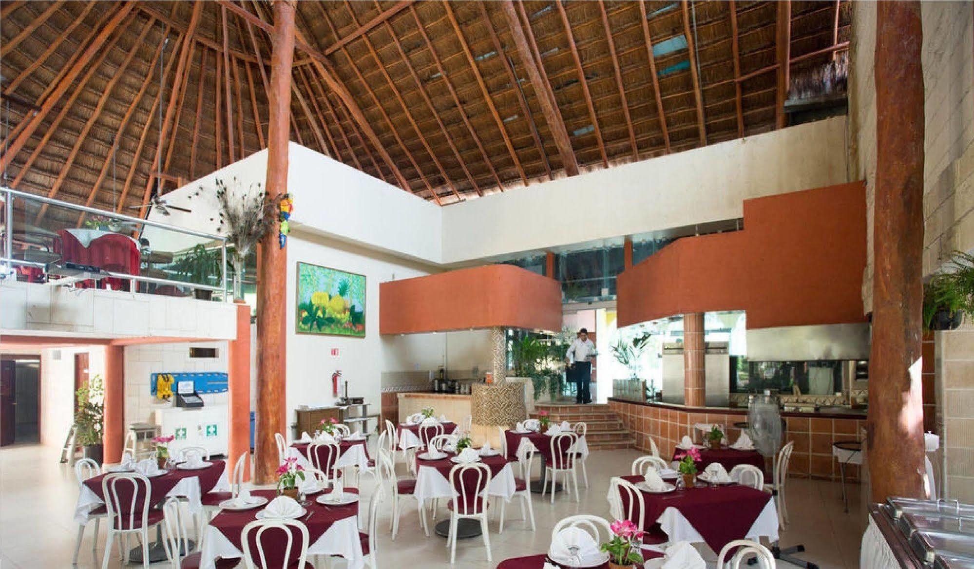 Plaza Caribe 4*