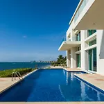 Villa Punta Sam - Beachfront Luxury Villa