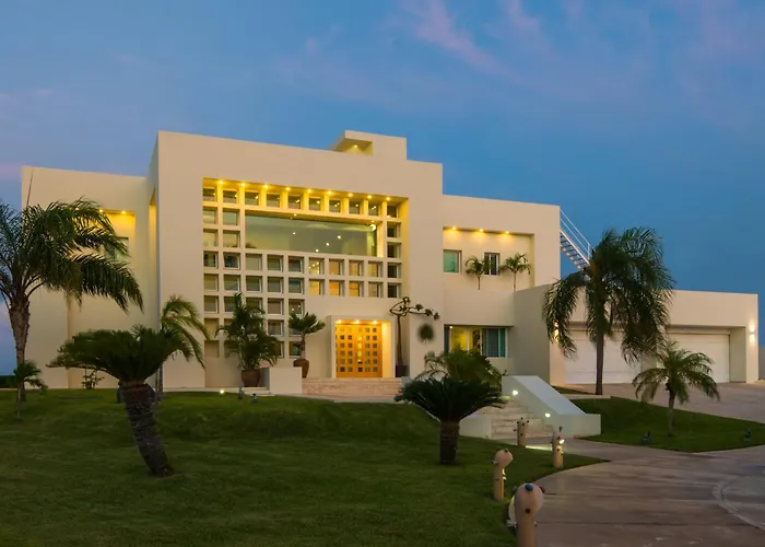 Villa Punta Sam - Beachfront Luxury Villa