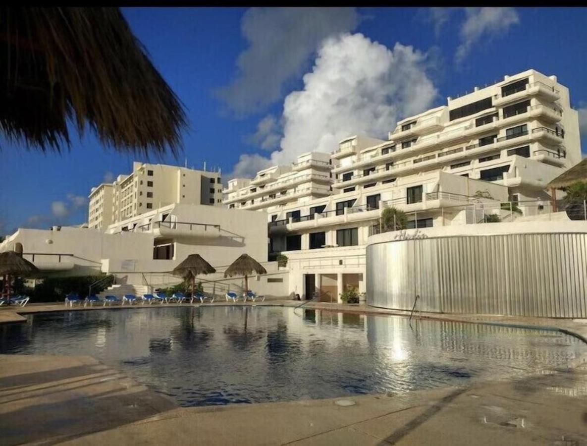 Zone, Beachfront 2 Bedroom - Prime Location *
