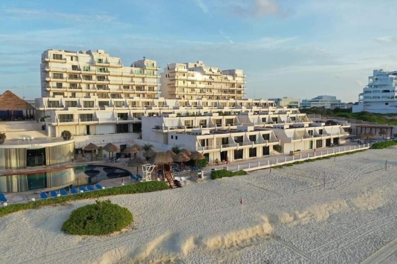 Zone, Beachfront 2 Bedroom - Prime Location *