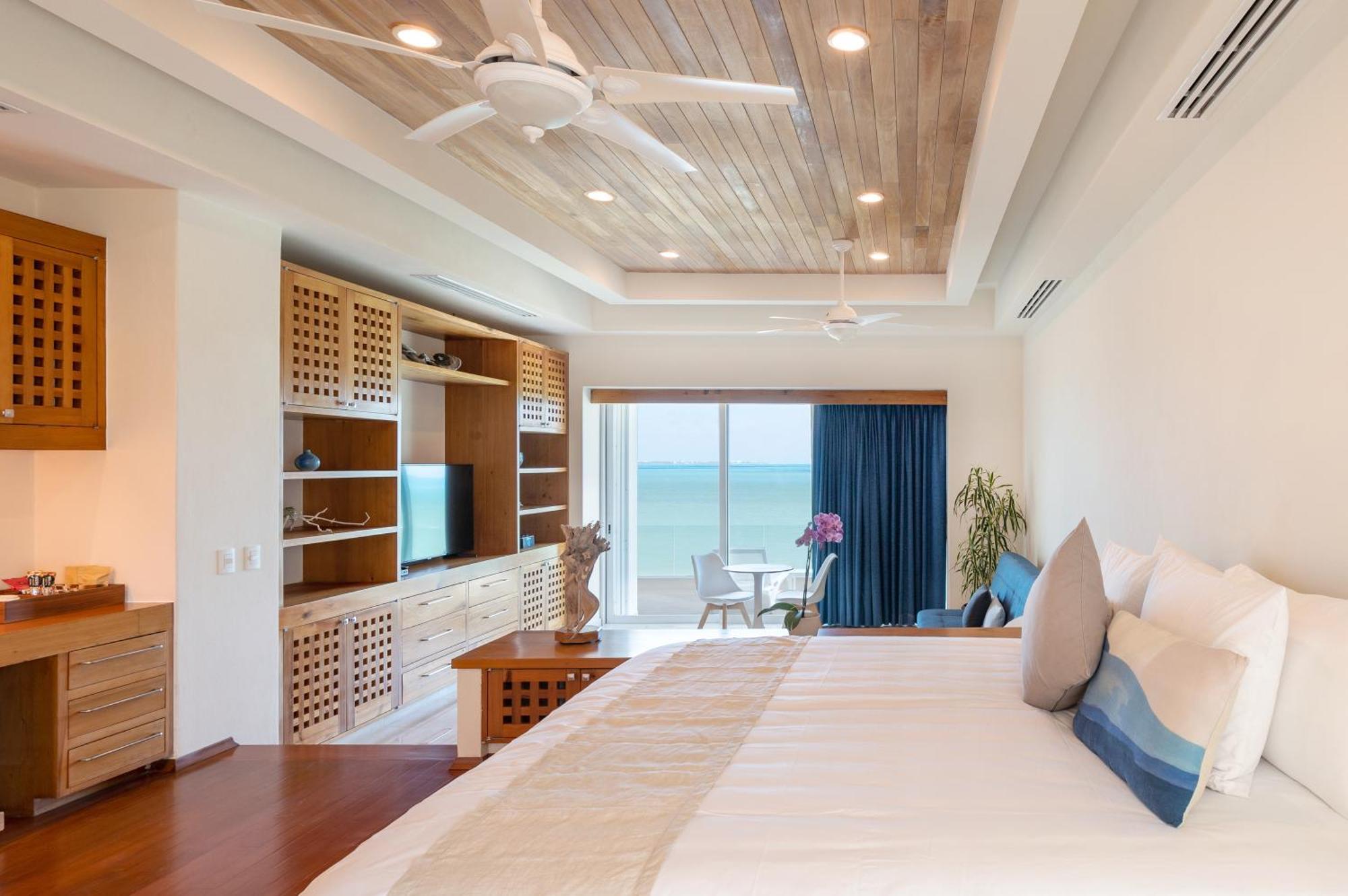 Villa Punta Sam - Beachfront Luxury