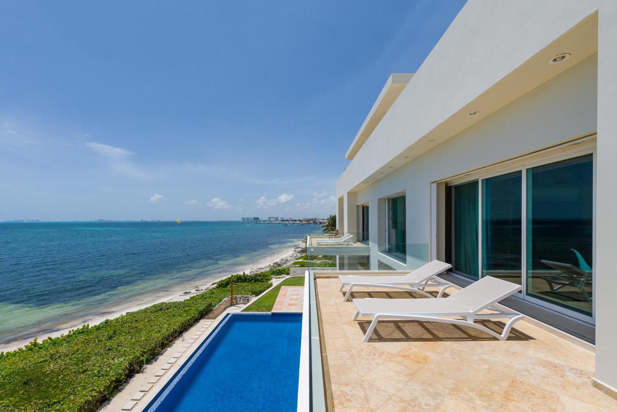 Villa Punta Sam - Beachfront Luxury