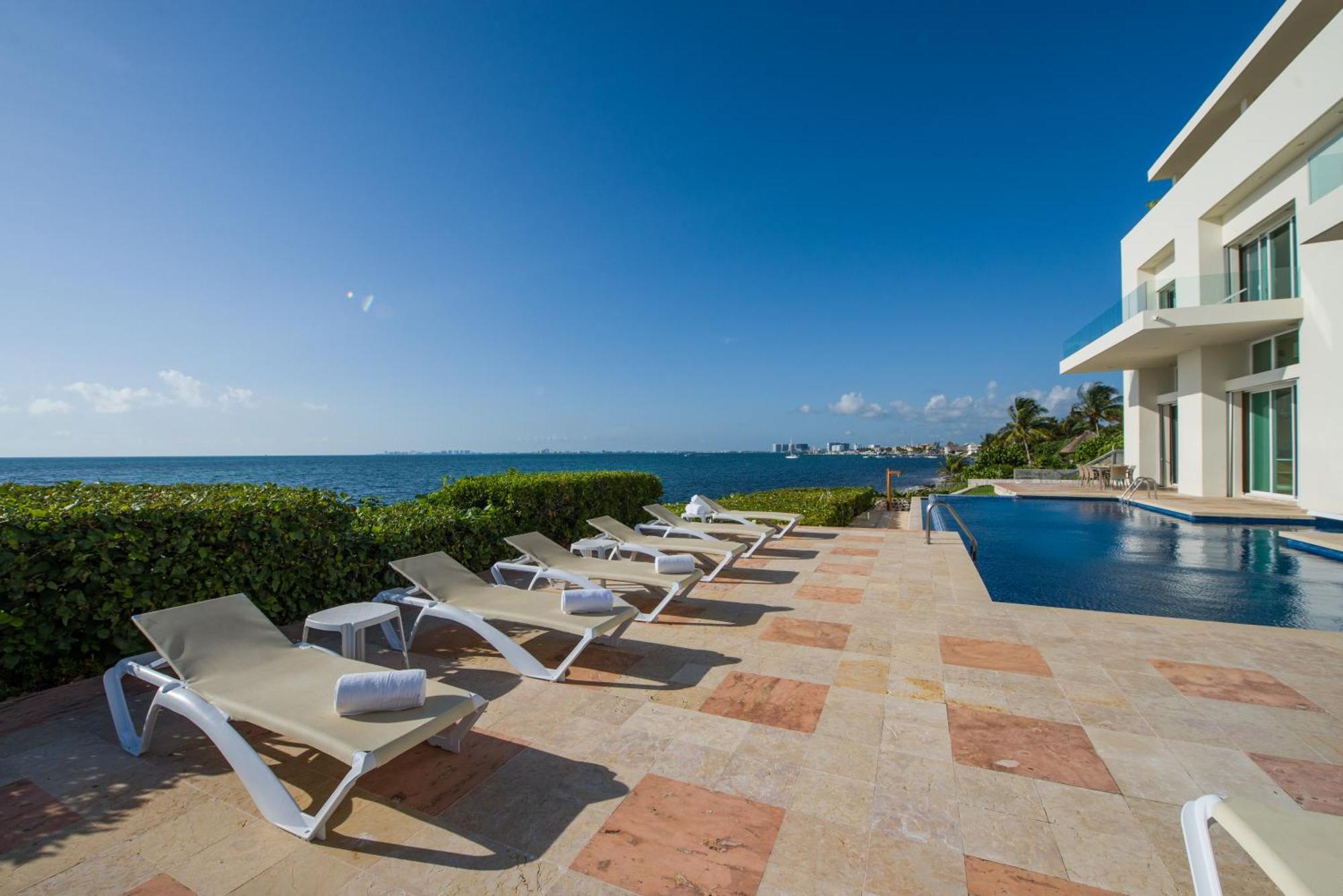 Punta Sam - Beachfront Luxury Villa Cancún