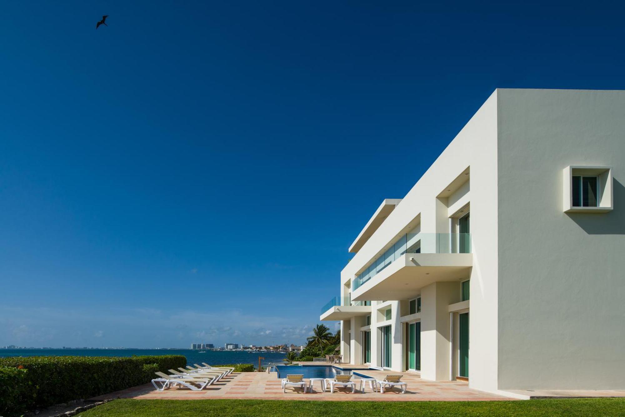 Punta Sam - Beachfront Luxury Villa Cancún
