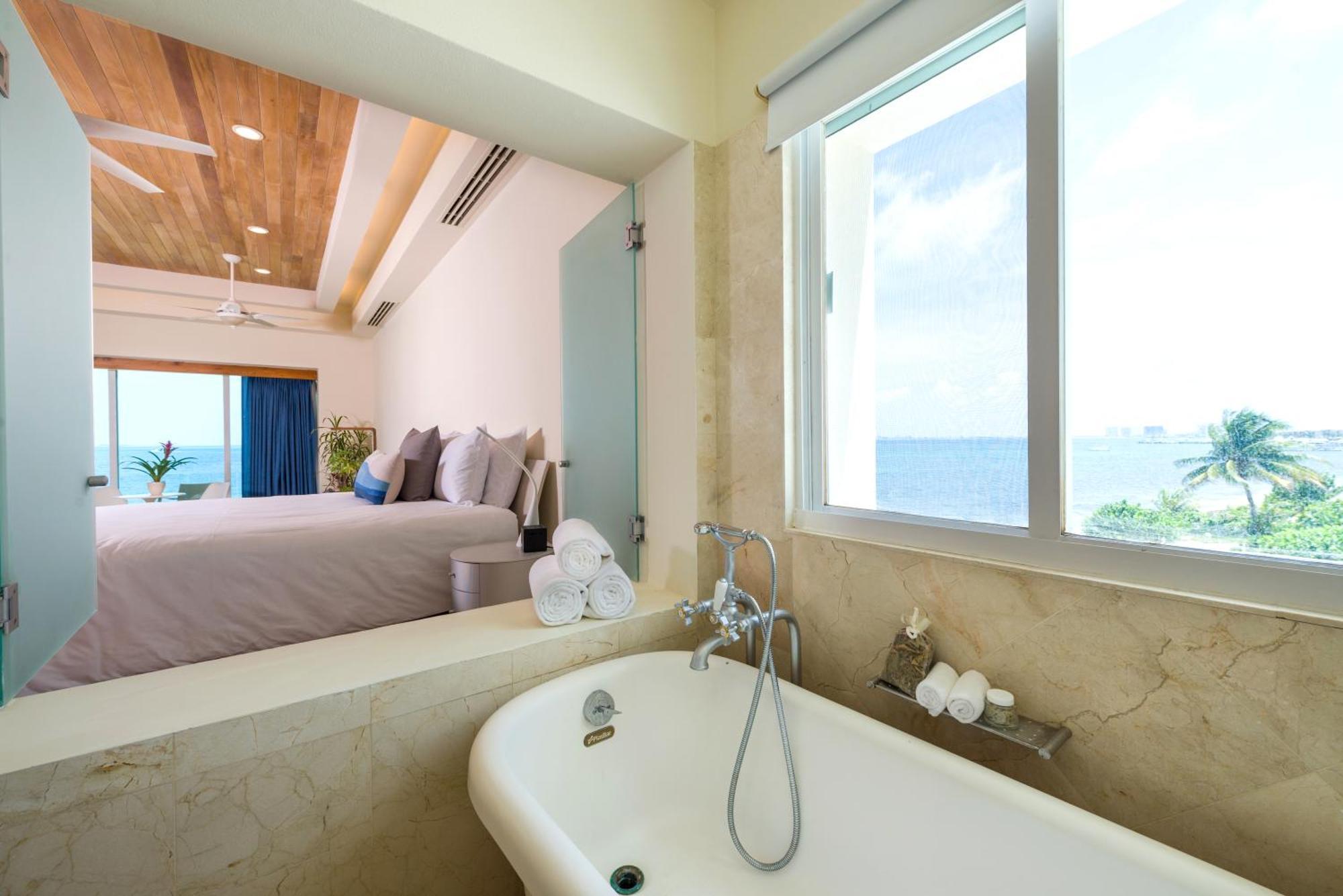 Villa Punta Sam - Beachfront Luxury Cancún