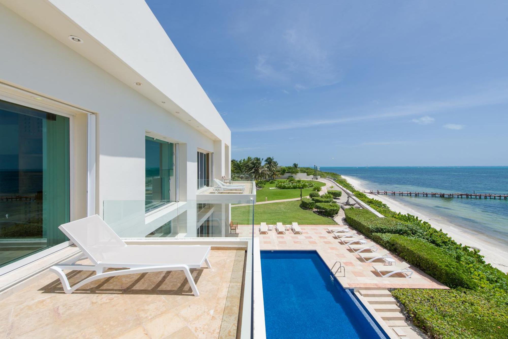 Punta Sam - Beachfront Luxury Villa *