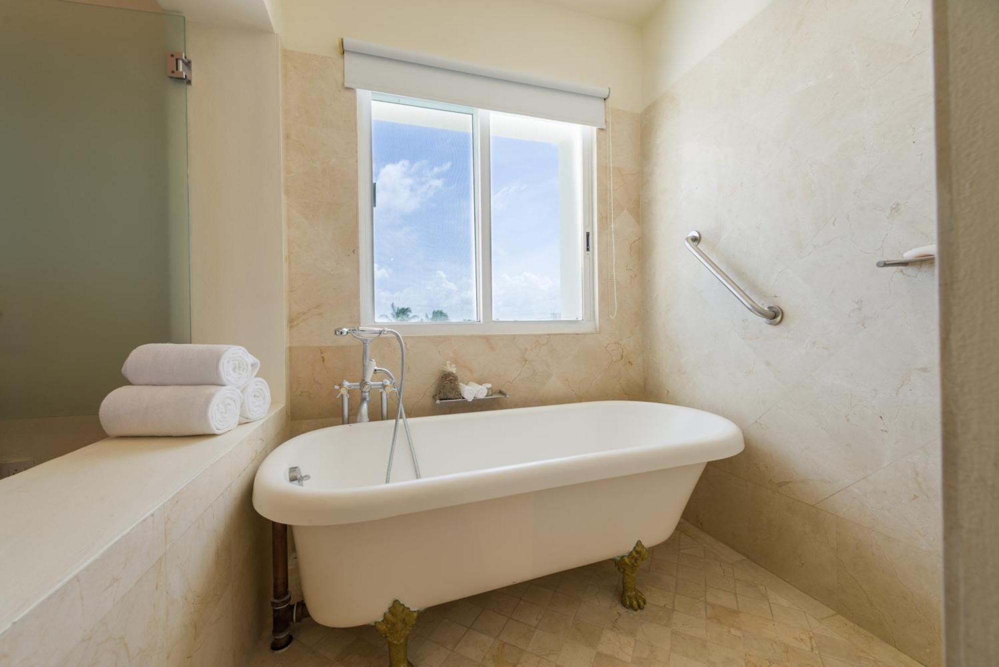 Punta Sam - Beachfront Luxury Cancún