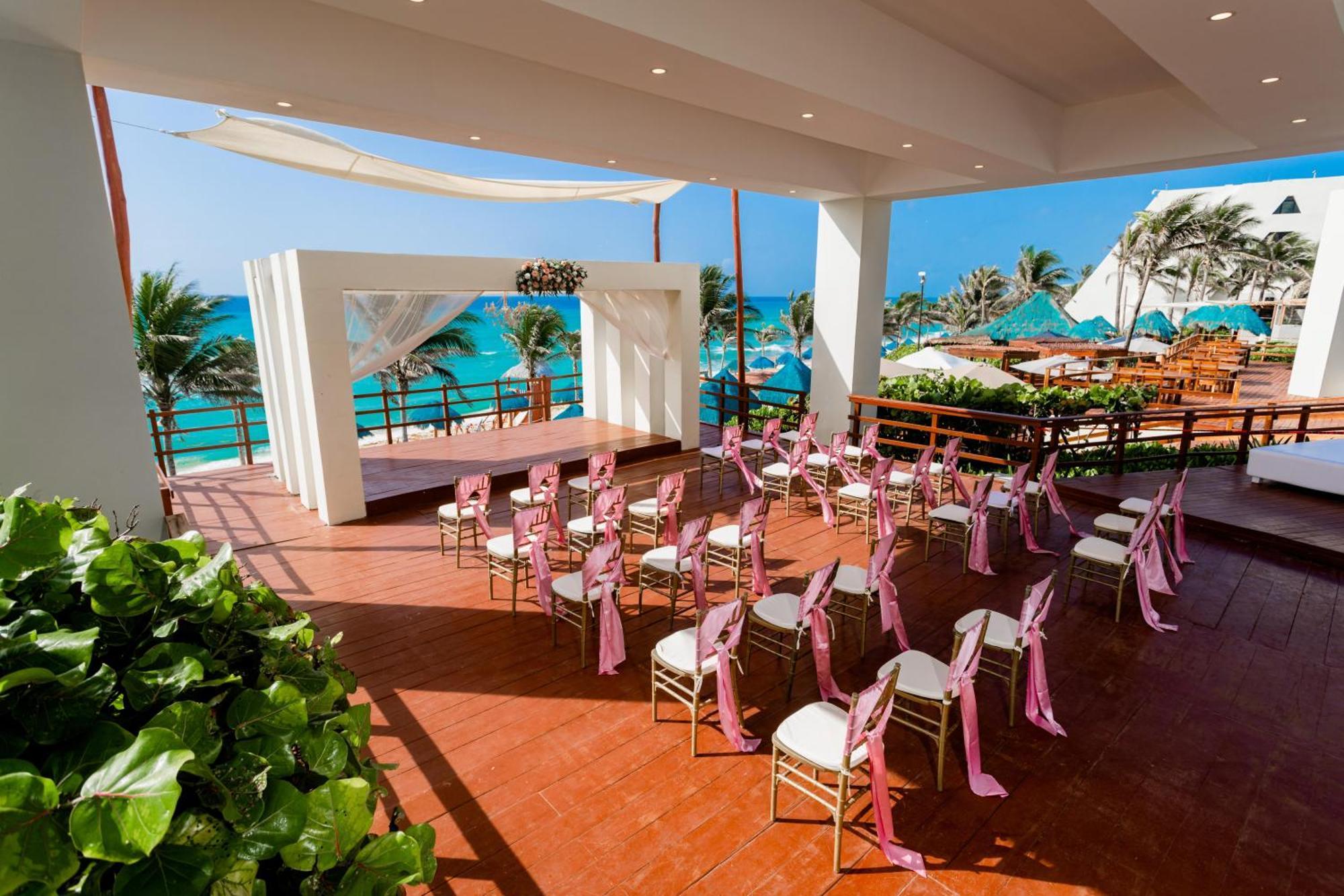 Grand Oasis Resort