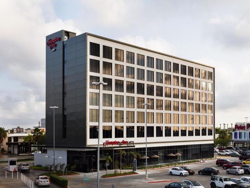 Hotel Hampton By Hilton Cumbres Cancún